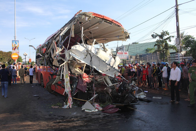 Gia Lai: Tai nạn thảm khốc, 11 người chết, 8 người trọng thương
